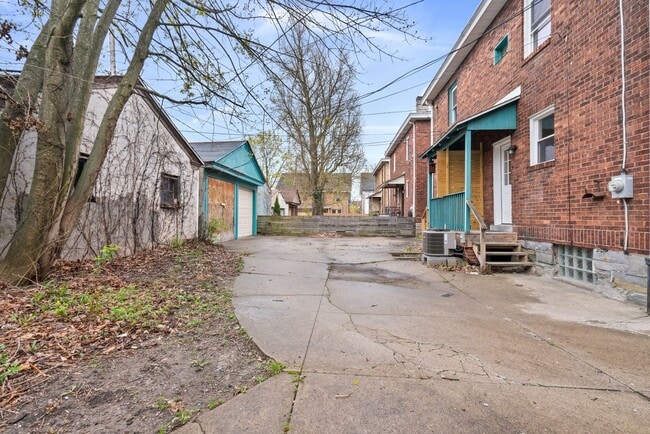 Building Photo - Exquisitely Renovated 3 Bedroom/ 2 Bath in Pittsburgh's East Side