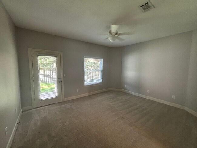 Building Photo - 826 Boulevard of the Champions