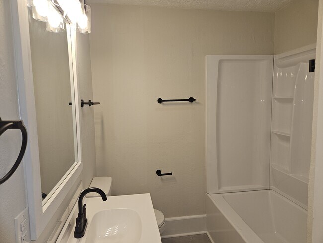 Building Photo - 853 Shannon Dr