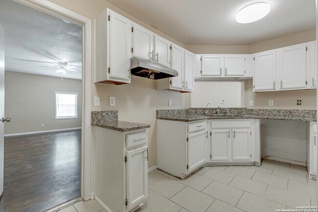 Building Photo - 4111 Sunrise Terrace Dr