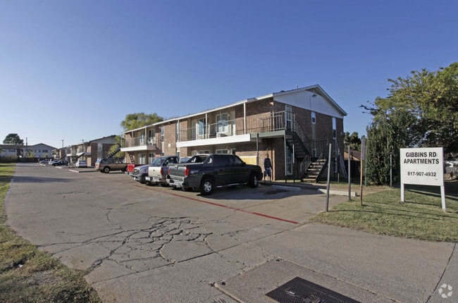 Primary Photo - Gibbins Apartments