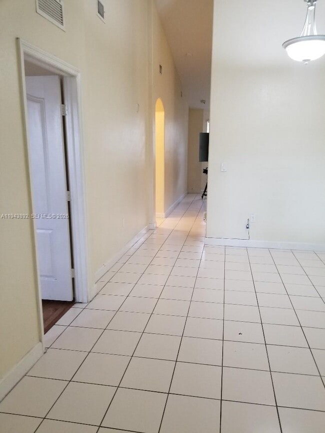 Building Photo - 1663 SE 27th Dr