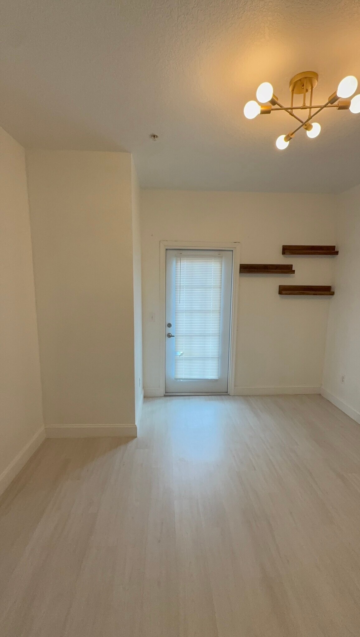 Building Photo - 860 N Orange Ave