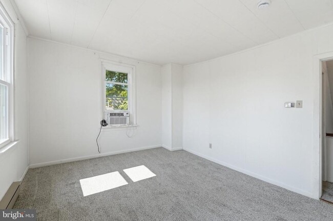 Building Photo - 815 N Maple Ave
