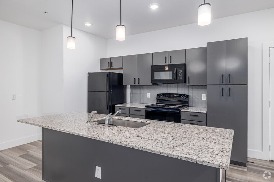 1BR, 1BA - 685SF - Kitchen - South Creekside Apartments Phase 2