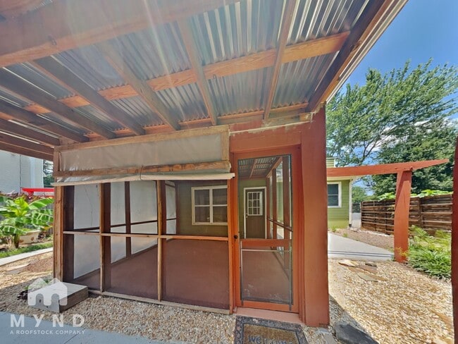 Building Photo - 131 Lake Run