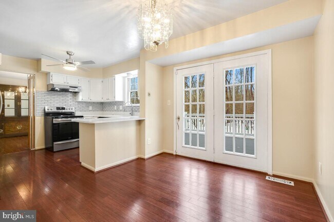 Building Photo - 817 Falcon Dr