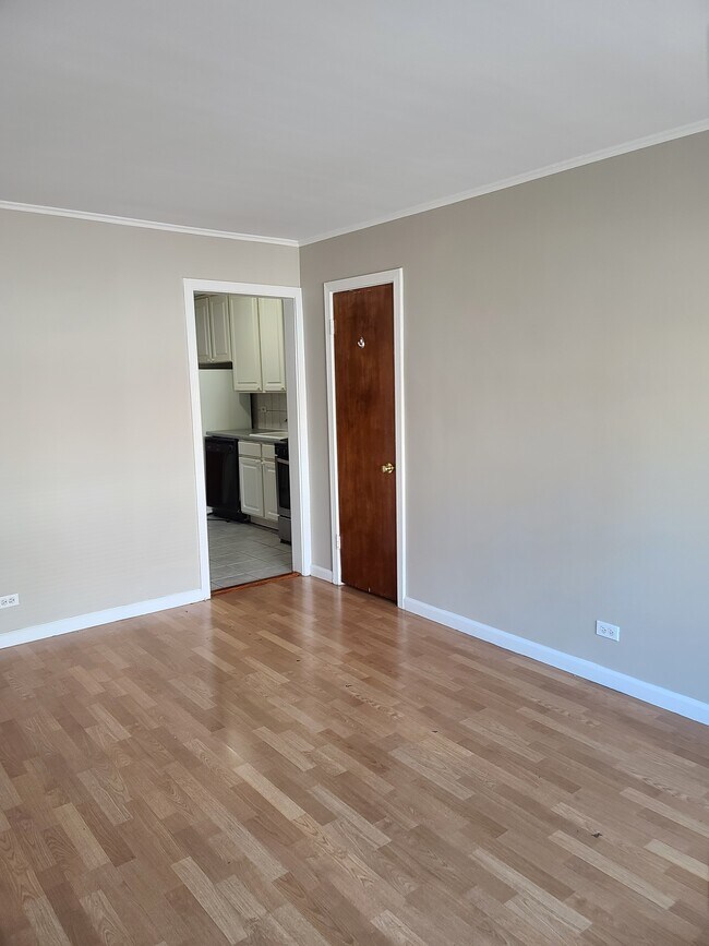 Primary Photo - 422 Elmwood-R-1