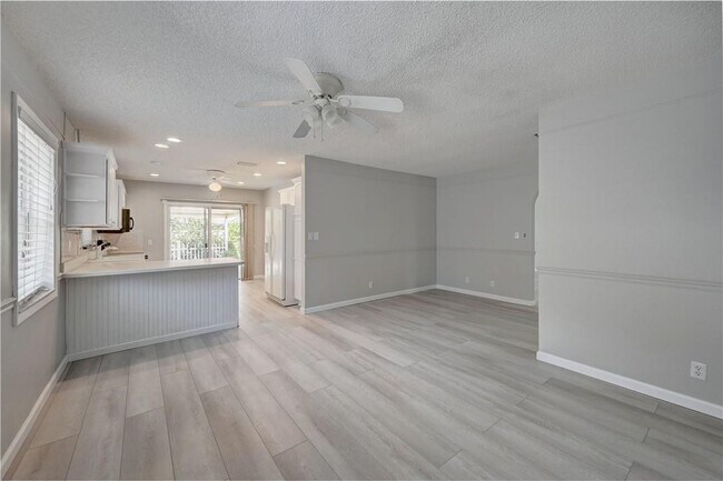 Building Photo - 7743 W Country Club Blvd