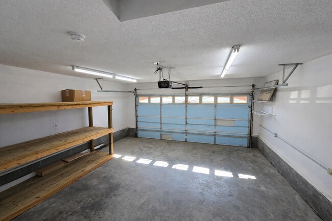 Building Photo - 3 Bed 2 Bath + Bonus Room