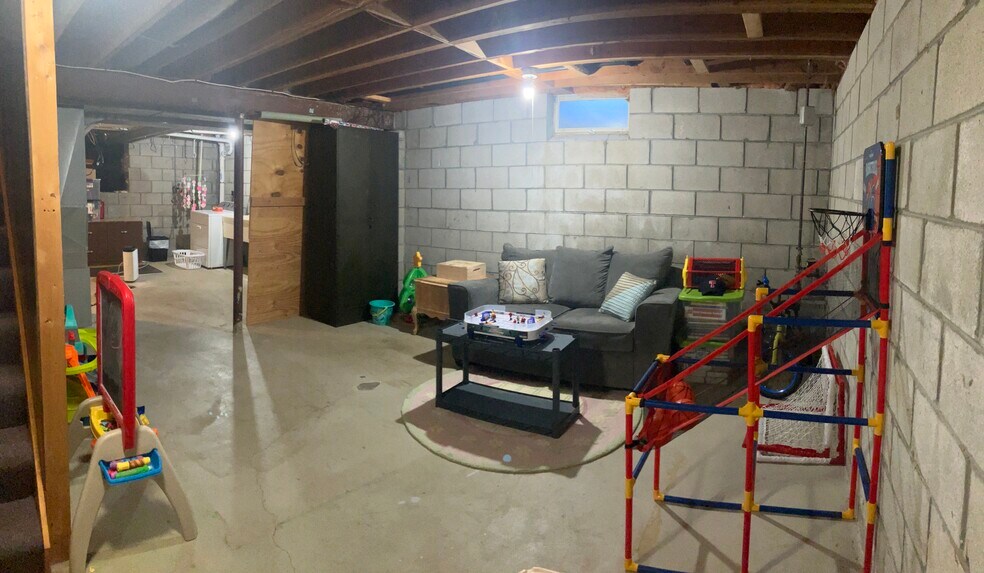 Building Photo - 2711 Albany Ct