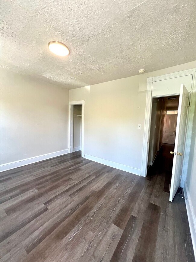 Building Photo - Charming 3BR Townhouse in Cabbage Hill