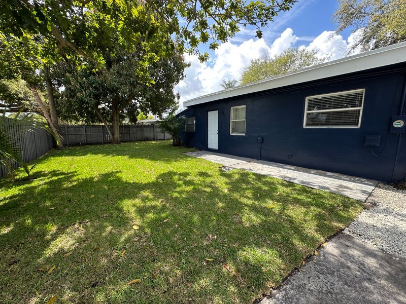 Building Photo - 2507 N 66th Ave
