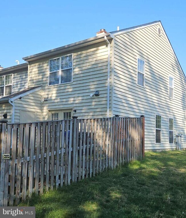 Building Photo - 2346 Hazelwood Ct