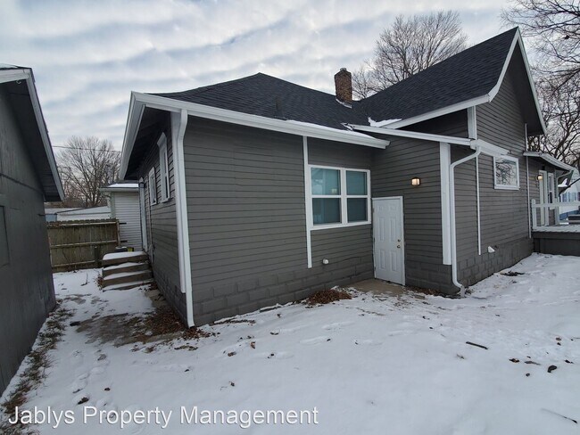 Building Photo - 3 br, 1 bath House - 902 Park Ave