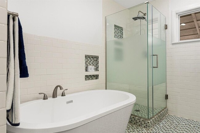 Building Photo - 2591 Spring Valley Dr