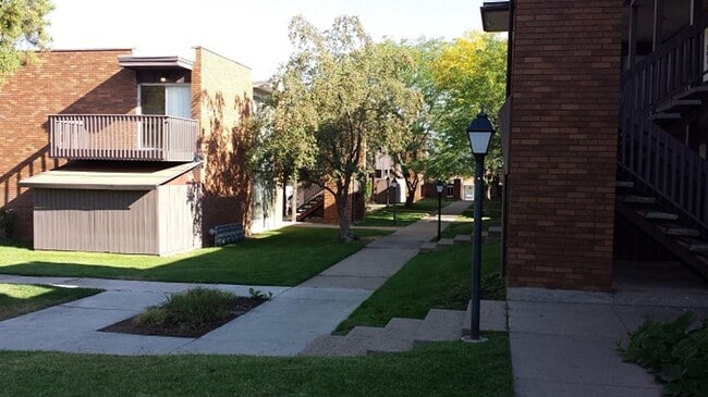Building Photo - Beautiful Washington Terrace Apartment with carport and central air