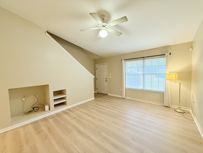 Building Photo - 2738 W Tharpe St