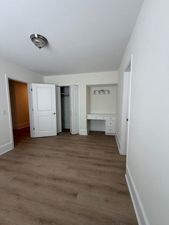 Building Photo - 305 12th Ave