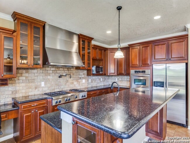 Building Photo - 4bed 2.5 bath