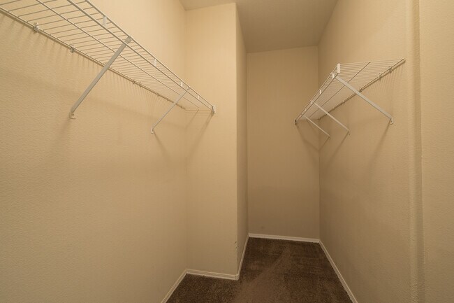 Building Photo - SUMMERLIN Home 3 Bedrooms + Small Loft - M...