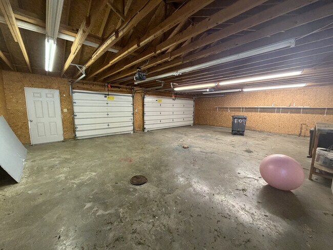 Building Photo - 1209 S Armstrong St