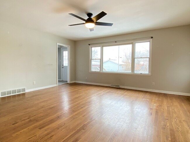 Building Photo - 3 Bedroom In Highland, IN