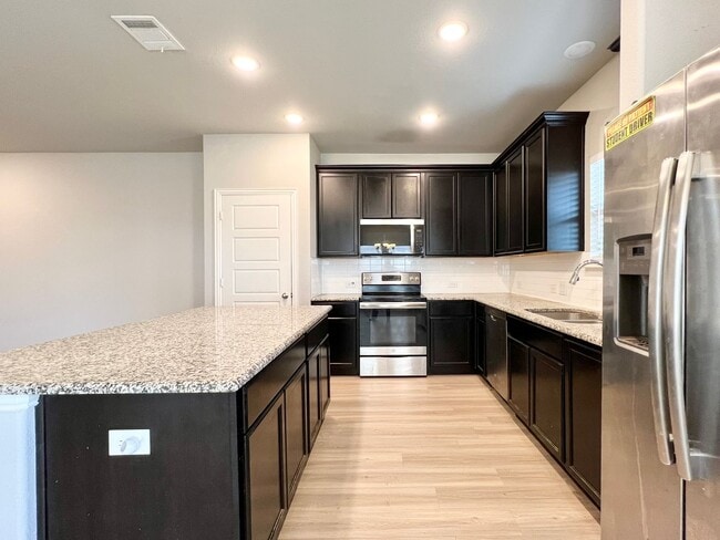 Building Photo - Modern Country Living Near I-35 – Stunning Duplex with Granite, Private Yard & Appliances Included!