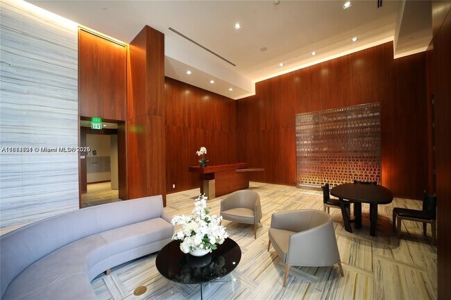Building Photo - 1300 Brickell Bay Dr