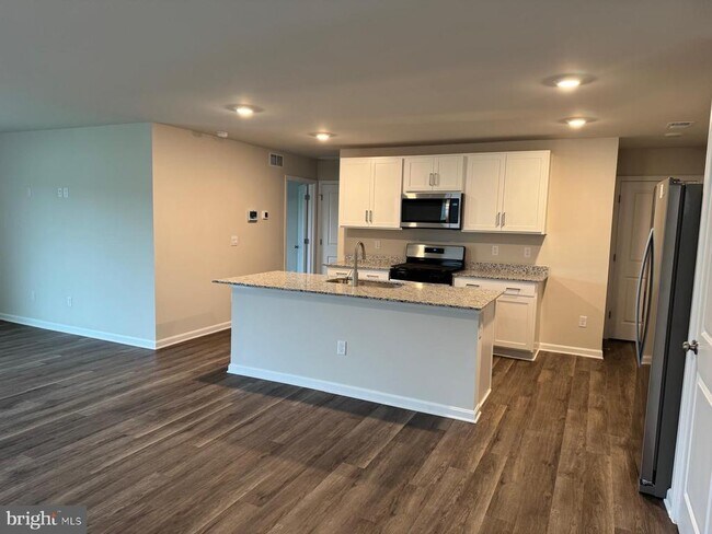 Building Photo - 123 Avery Dr