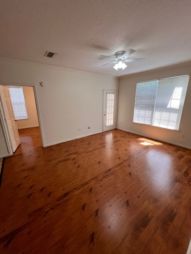 Building Photo - 2049 Tizewell Cir