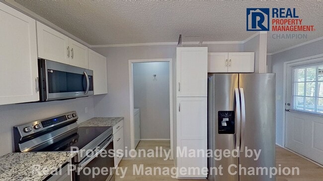 Building Photo - 2 BD/2 BA Home w/Open Main Living Area and Split Bedrooms