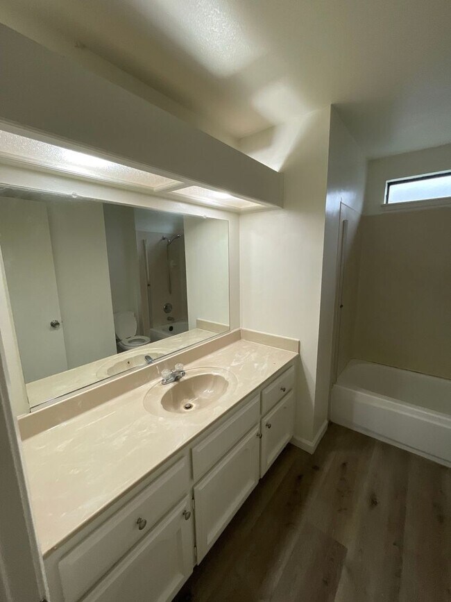 Building Photo - 4162 W Palo Alto Ave