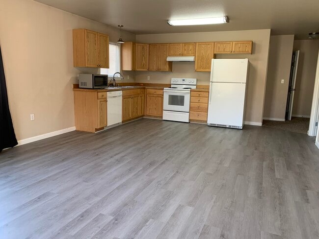 Building Photo - 2355 W Eagles Nest Cir