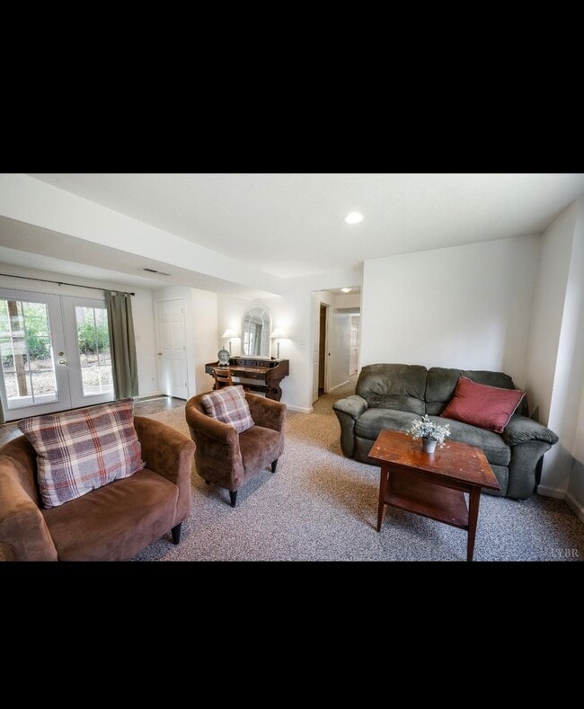 Building Photo - 224 Dove Ct