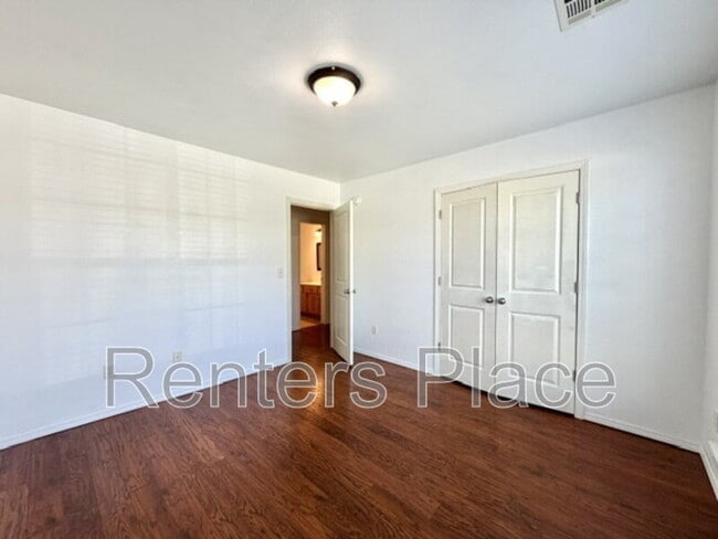 Building Photo - 2006 W J St