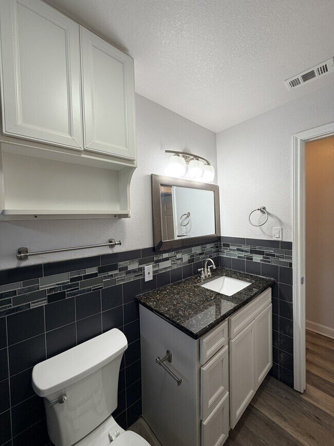 Building Photo - 3529 Topeka St