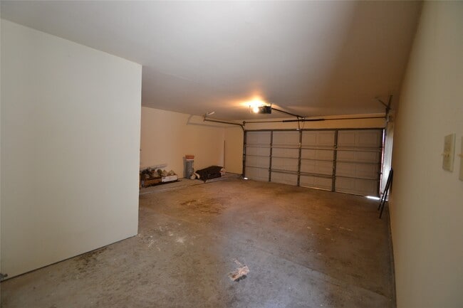 Building Photo - 15927 Tumbling Rapids Dr