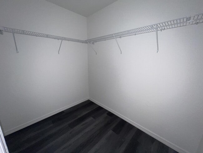 Building Photo - 9 Maple Dr