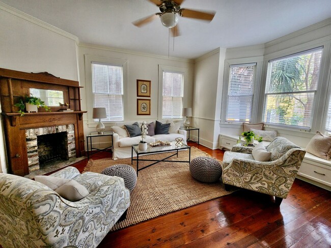 Building Photo - Beautiful, furnished, historic home just s...