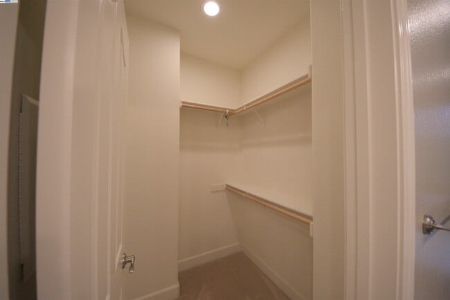 Building Photo - 1067 Green St