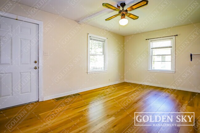 Building Photo - 1115 W Bethel Ave