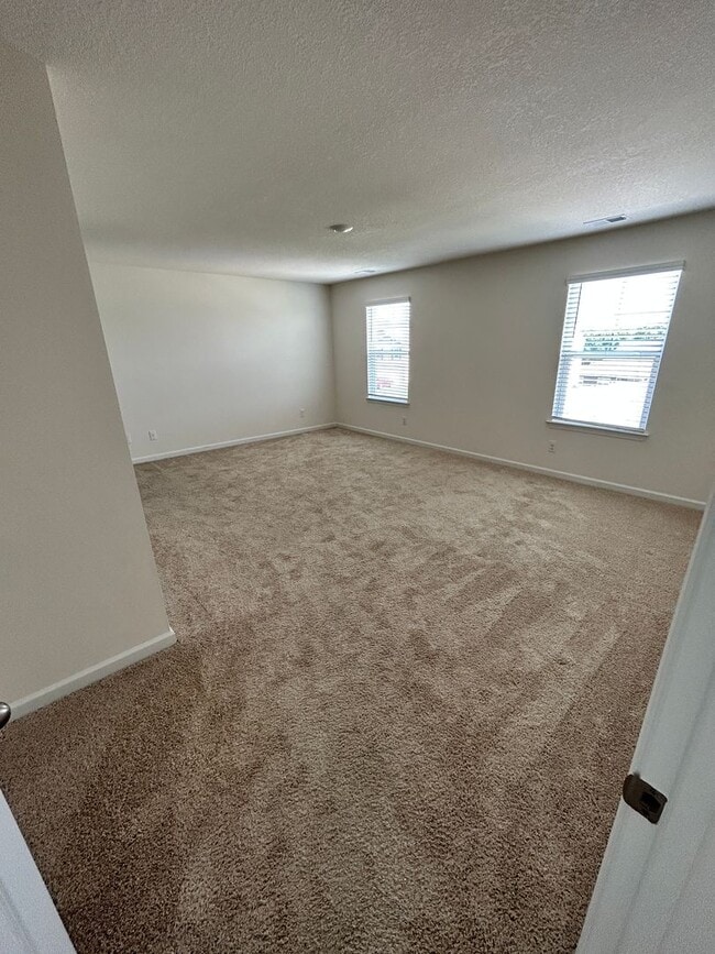 Building Photo - 632 Clay Dr