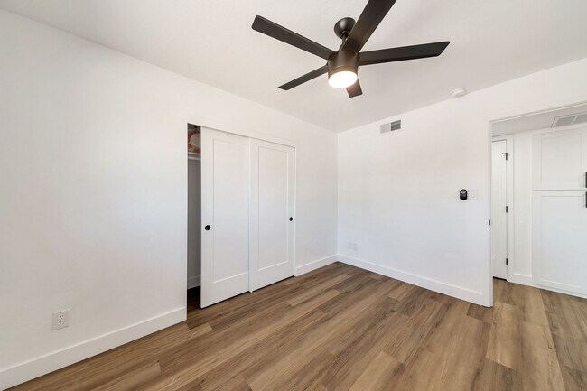Building Photo - Remodeled 3 Bed 2 Bath 2 Car Garage Unfurnished 12 month lease with bonus room and AC in 2 car ga...