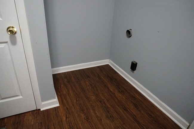 Building Photo - 504 Pinecrest Dr