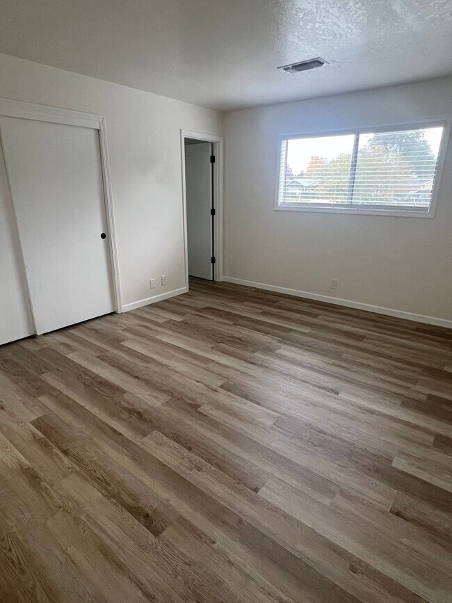 Building Photo - ALL NEW...Flooring/Fixtures/Paint...MUST SEE!