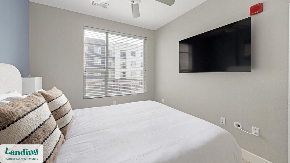 Building Photo - 1000 S Broadway