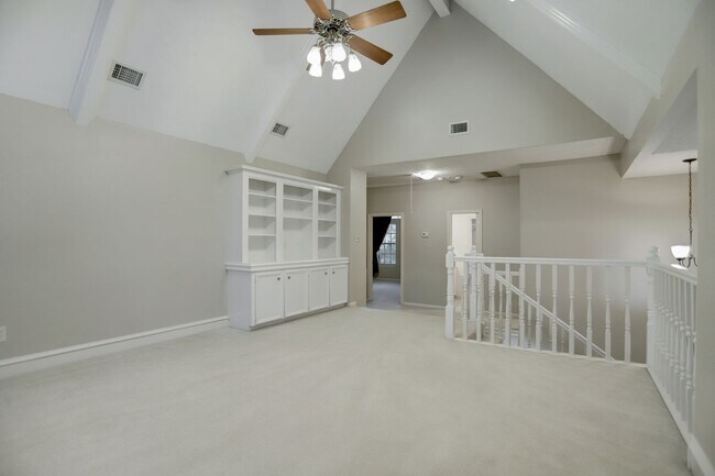 Building Photo - Beautiful 4 Bedroom 3 Bathroom Home Locate...