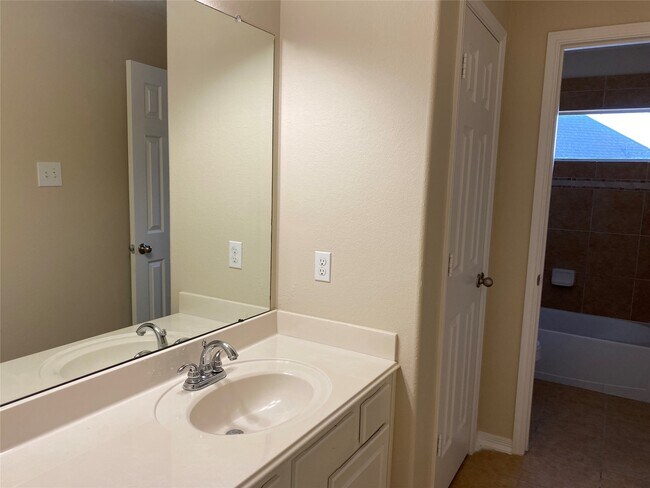 Building Photo - 10930 Reston Point Dr