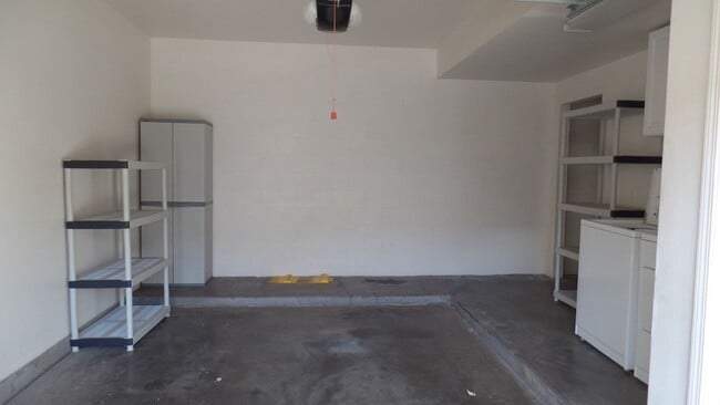 Building Photo - Kai Nani @ Makakilo 3/2.5/Garage and Enclosed Lanai